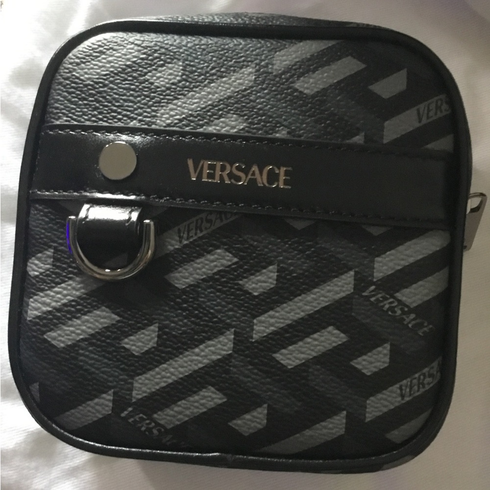 💕VERSACE LA GRECA UNISEX POUCH💕